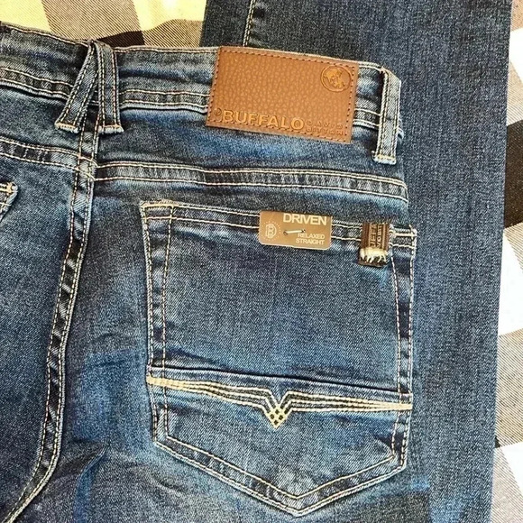 BUFFALO DAVID BITTON - NEW WITH TAGS-relaxed straight stretch jean size 12 - Picture 2 of 4